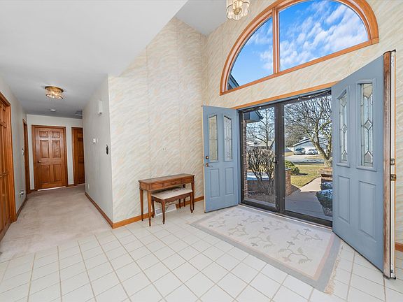 4th image of 10107 Olcott Ave