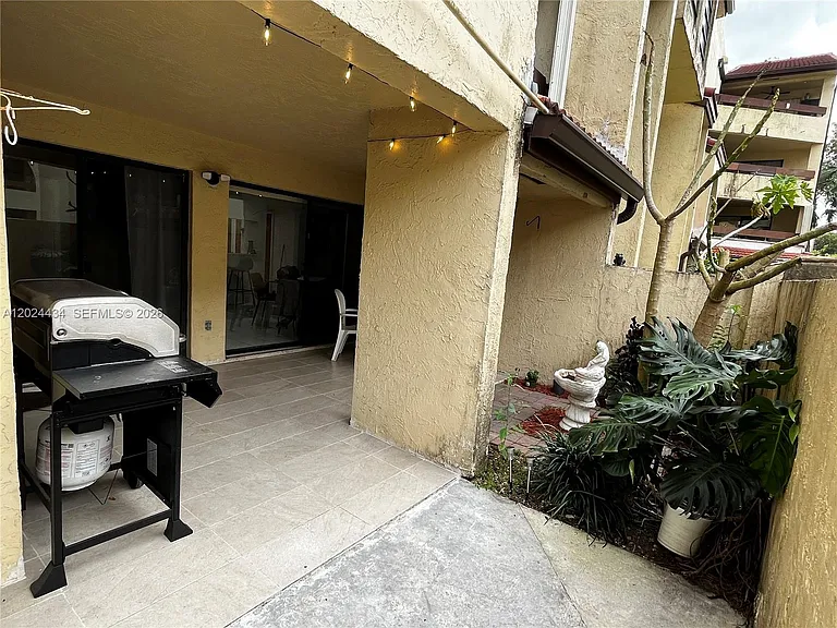 8800 SW 123rd Ct #J-106 — Photo 2