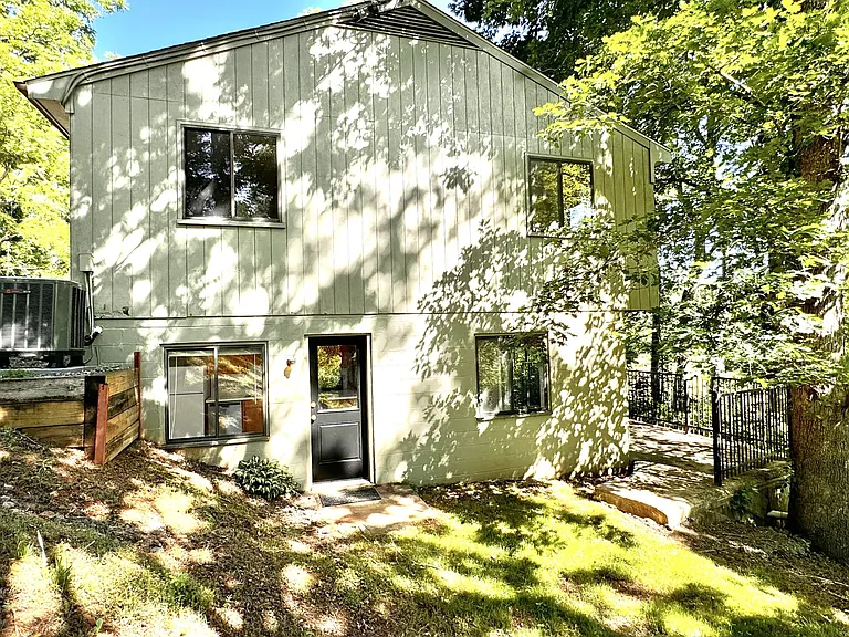 2472 Red Hill Rd — Photo 3