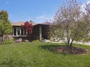 712 67th St, Darien, IL 60561