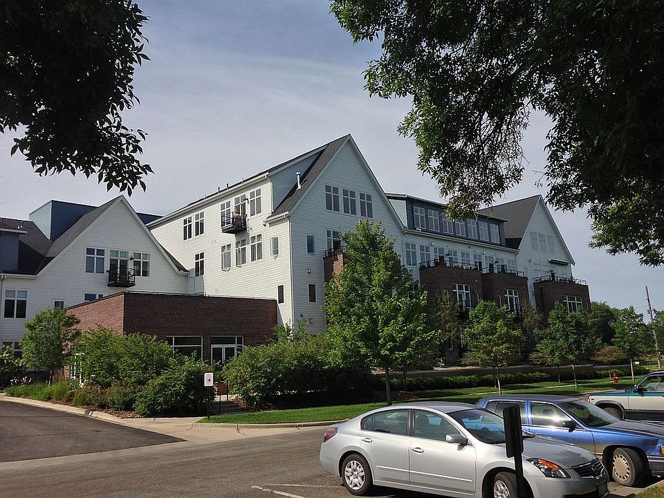 1st image of 301 7th St W Unit 2403