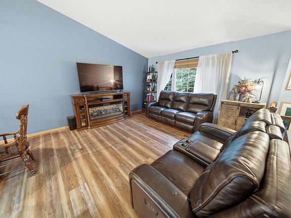 3rd image of 604 13th Ave NW