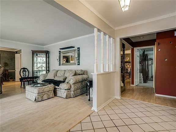 5th image of 3331 Darbyshire Dr
