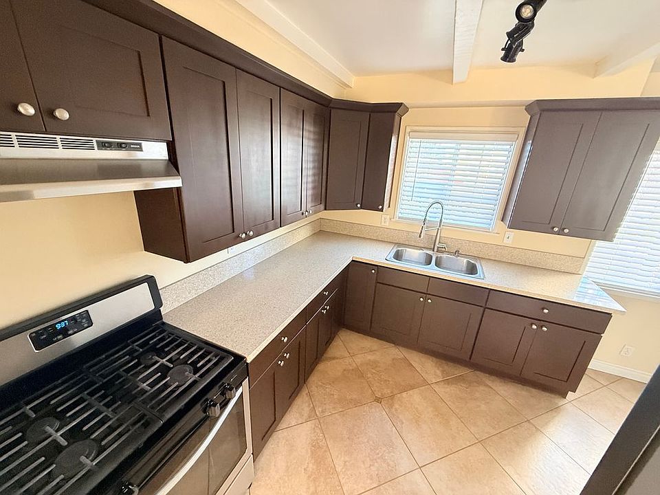 2nd image of 7656 Bellaire Ave