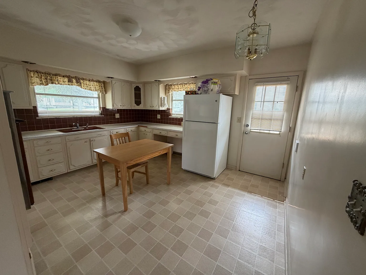 2 bed, 1.5 bath, 1100 sqft, $1,150 — Photo 2