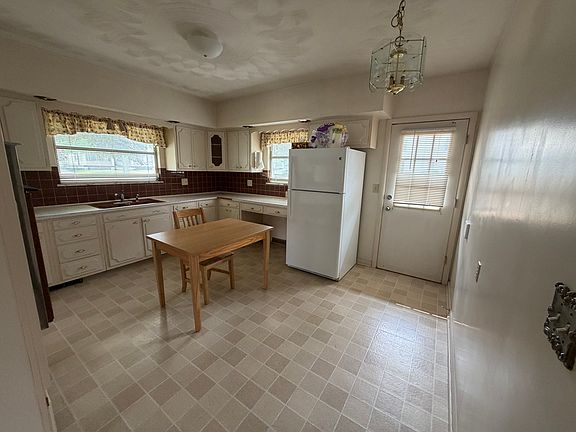 2nd image of 120 College Ave #120