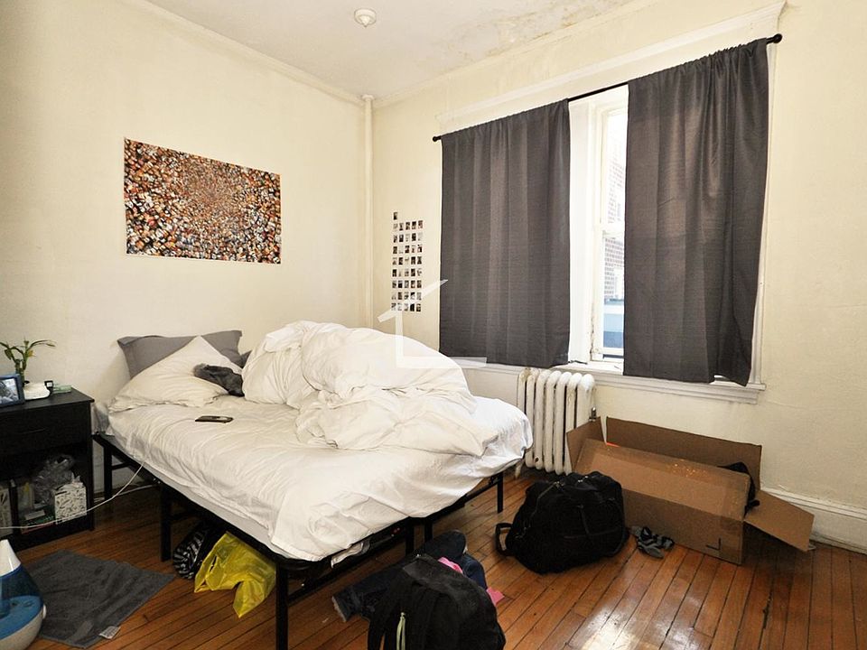 2nd image of 52 Egmont St #2SH