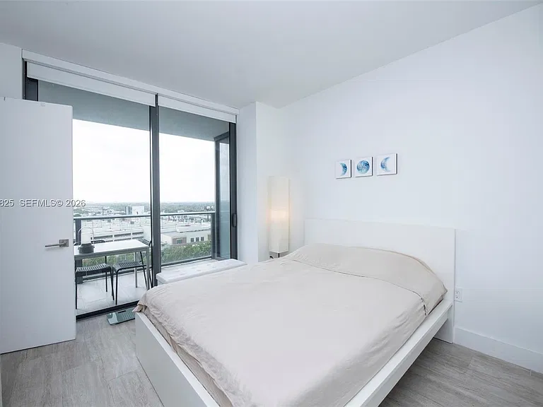 121 NE 34th St #1111 — Photo 9