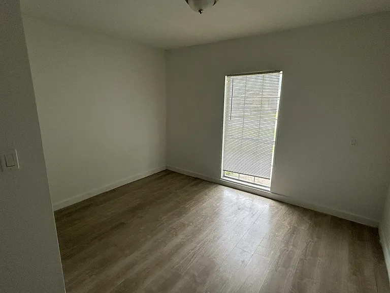 Bedroom 4 (Inside view)
