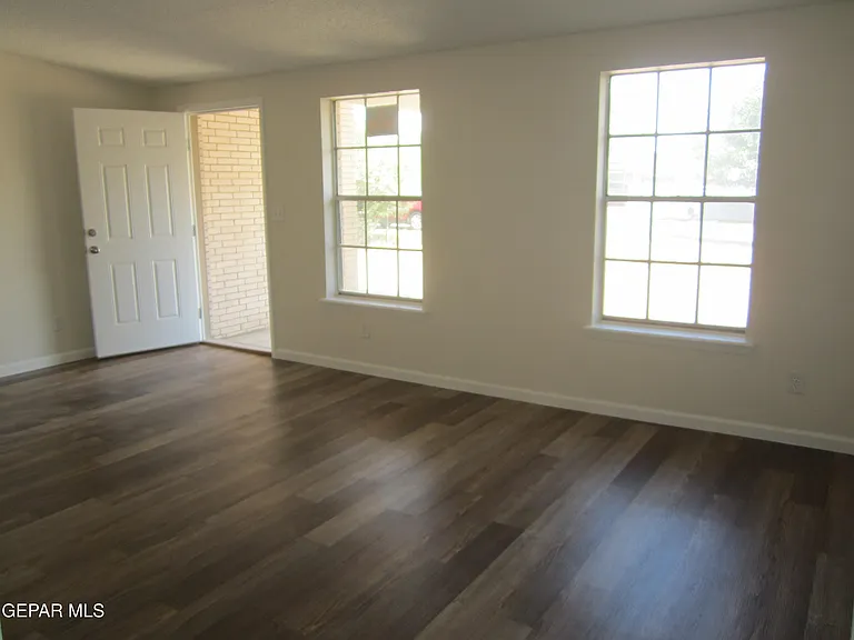 305 Corvena Way — Photo 7