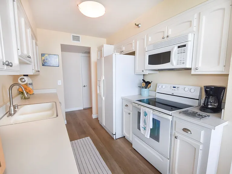 1750 Avenida Del Mundo #608 — Photo 13