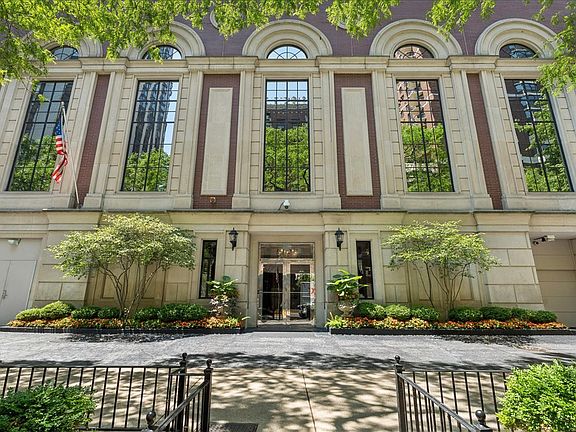 2nd image of 1122 N Dearborn St APT 7E