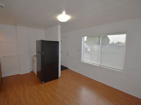 4th image of 940 E Jefferson St #15