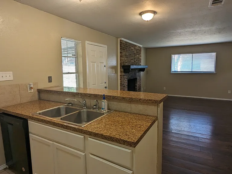 1434-1436 Deborah Ave #1434 — Photo 6