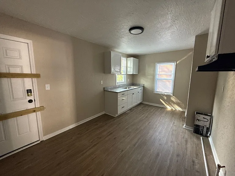 16255 Lilac St — Photo 3