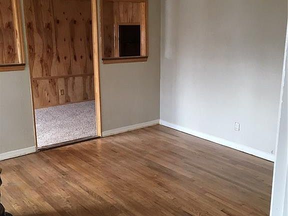 2nd image of 615 Seneca Blvd