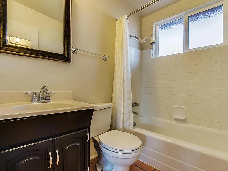 1130 E Linden St — Photo 4