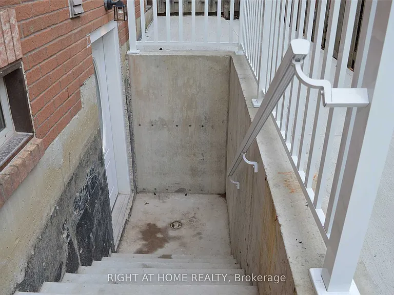 5332 Floral Hill Cres #BASEMENT — Photo 16