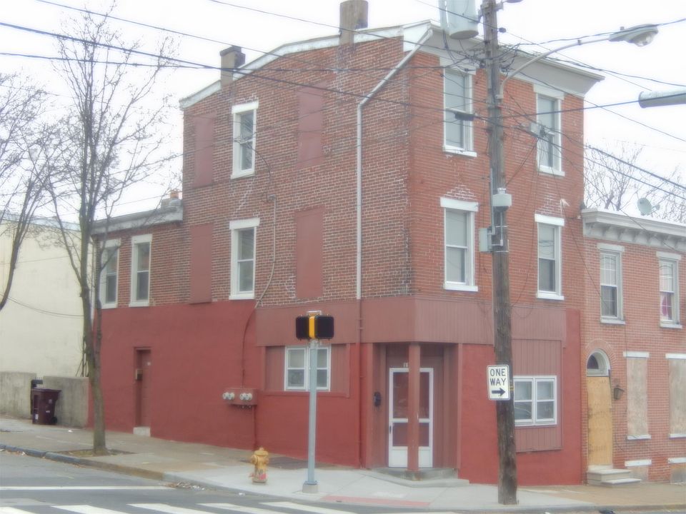 1st image of 1135 Lancaster Ave APT 2