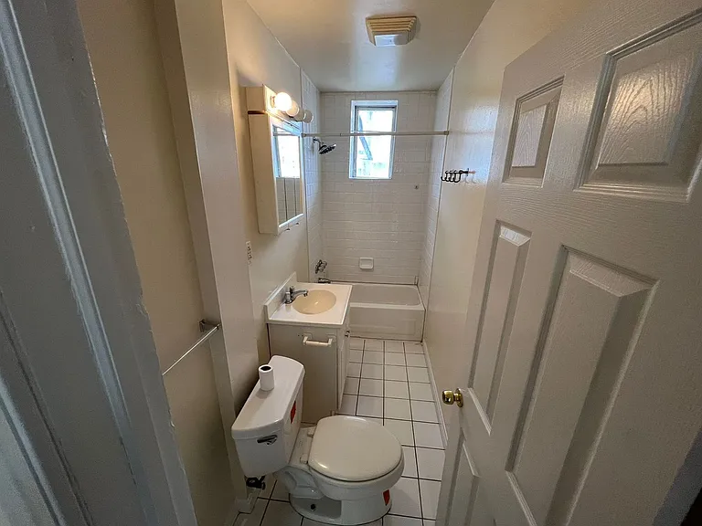 102 S Curley St — Photo 9
