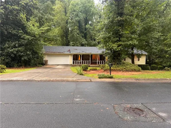 95 Simpson Dr NE, Kennesaw, GA 30144