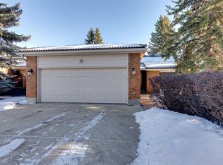 35 Oakmount Ct SW #18, Calgary, AB T2V 4Y3