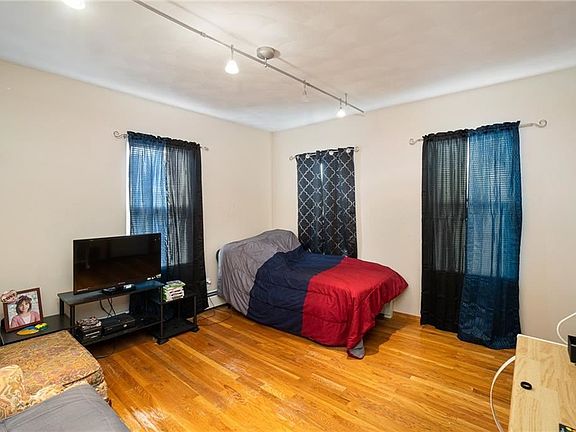 2nd image of 42 Glenwood Ave