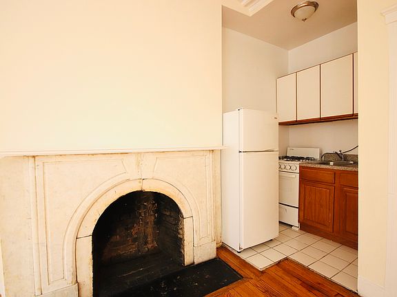 3rd image of 151 W 10th St APT 5