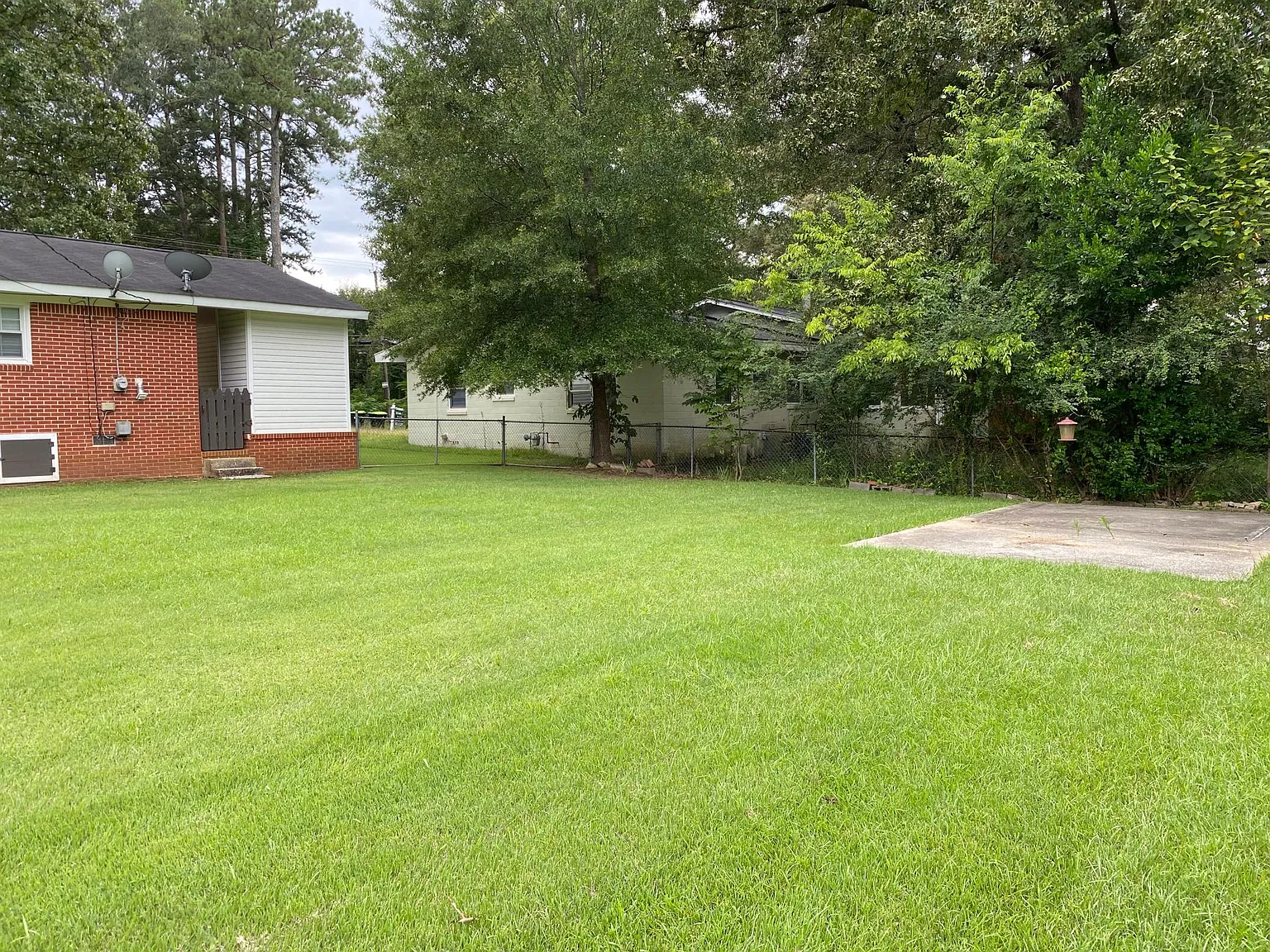 3 bed, 1.5 bath, 1080 sqft, $1,200 — Photo 4