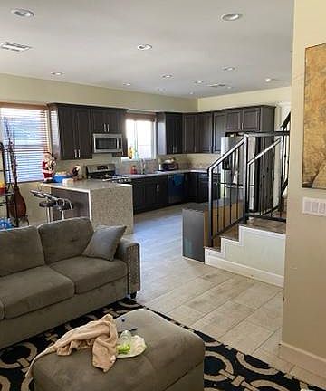 3rd image of 7403 Tampa Ave