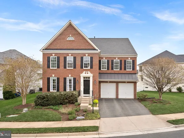 42188 Saint Huberts Pl, Chantilly, VA 20152