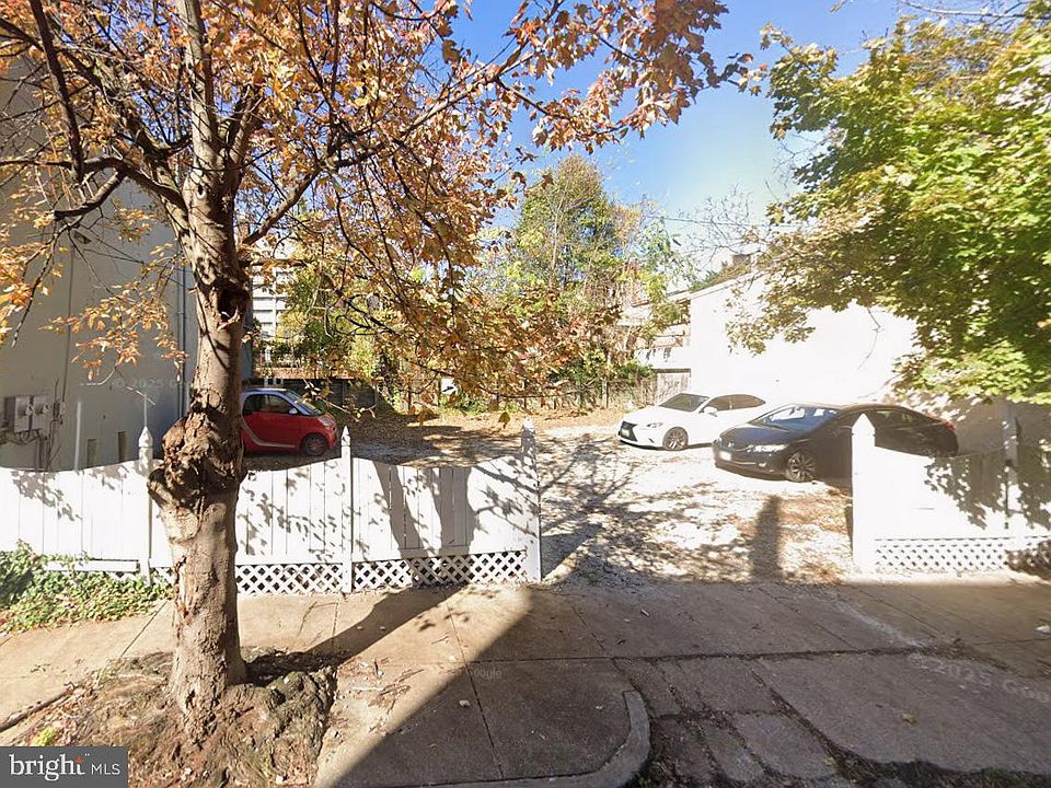 1st image of 900 Tyson St