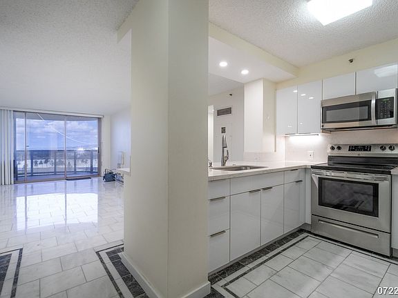 4th image of 415 South St APT 1402