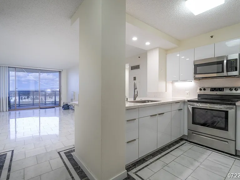 415 South St #1402 — Photo 4
