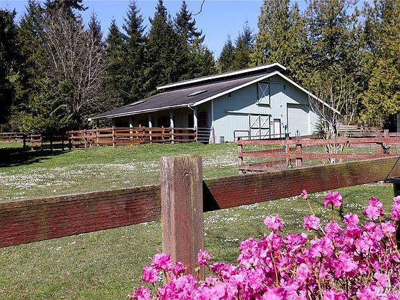 Horse stalls, tack room and parking for Class A motor home