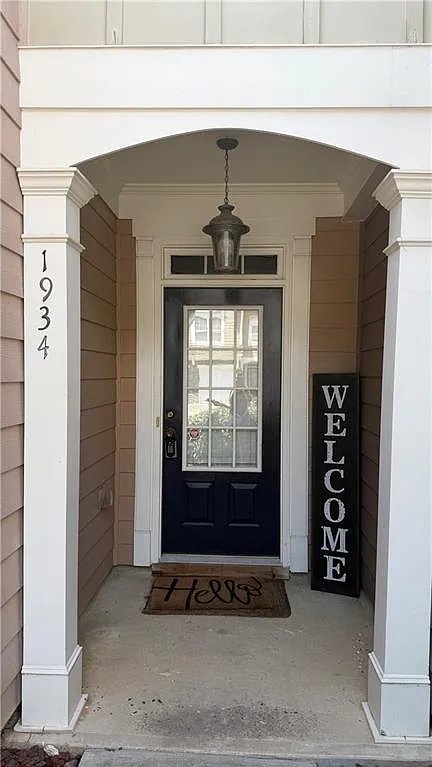 3 bed, 2.5 bath, 1996 sqft, $2,295 — Photo 2