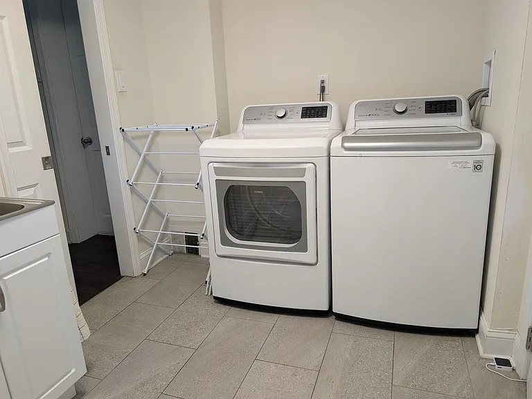 Large-capacity washer and dryer