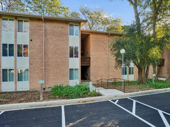 5813 Oakwood Dr APT D, Lisle, IL 60532