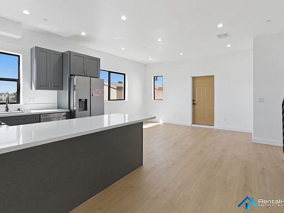 2nd image of 326 1/2 N La Fayette Park Pl