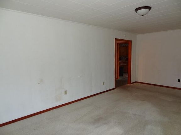 4th image of 40 Circle Dr