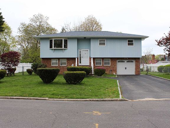 2nd image of 8 Daniel Ct