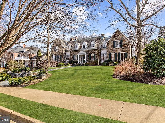 3rd image of 310 Mansion Dr