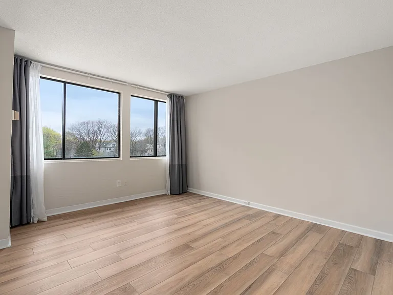 250 Hammond Pond Pkwy #609N — Photo 18