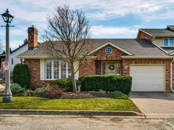 2720 Mewburn Rd #17, Niagara Falls, ON L2J 4J5