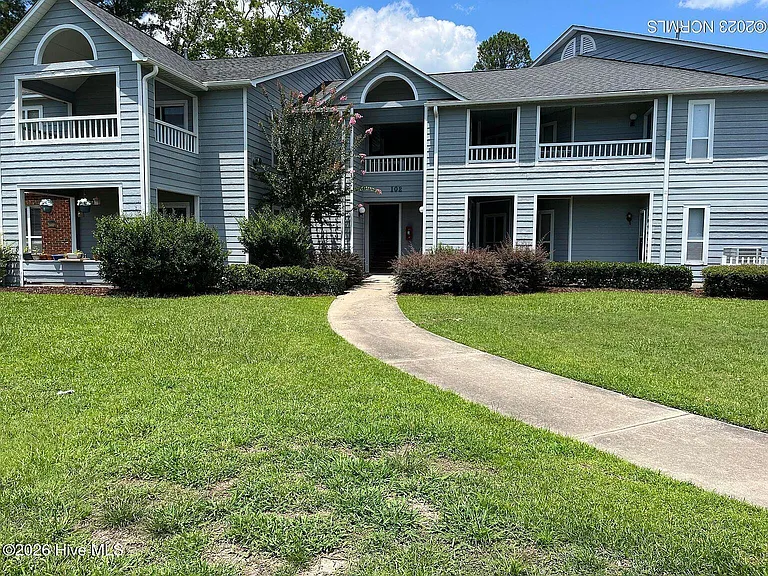 102 Breezewood Dr — Photo 1
