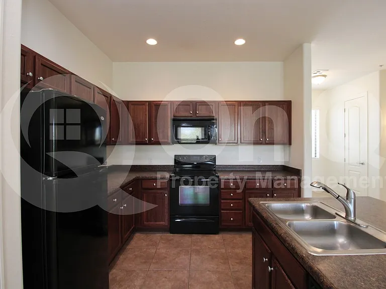 1456 E 9th St #216 — Photo 5