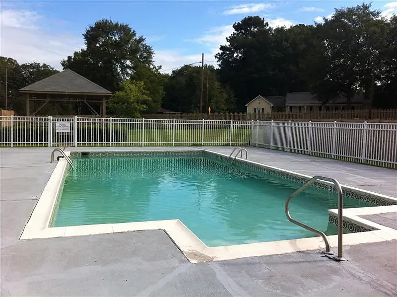 Alexander Court — Photo 3