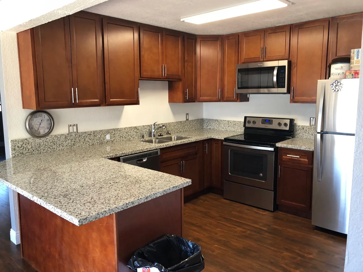 2 bed, 960 sqft, $2,100 — Photo 2