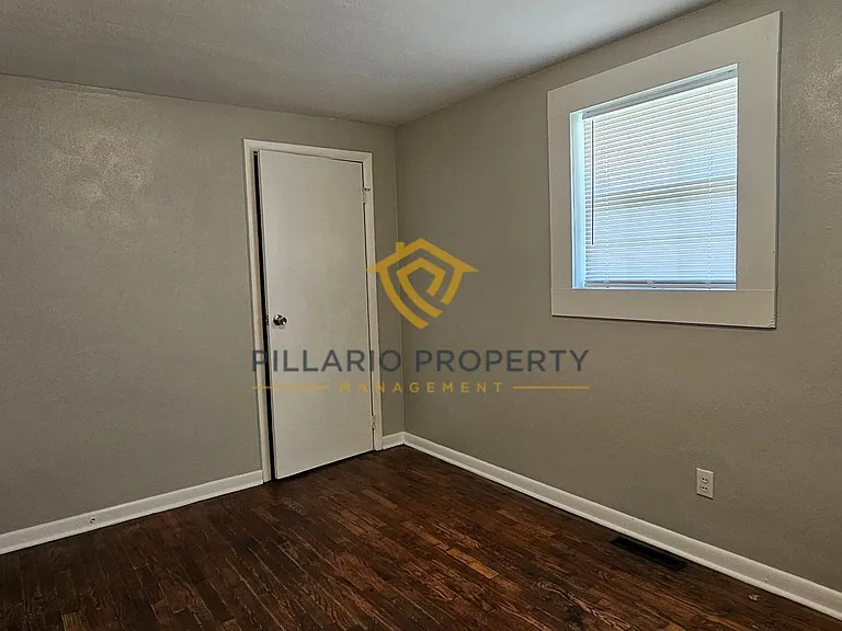 1404 S Harrison St — Photo 8