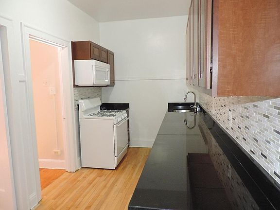 5th image of 1454 Oak Ave #3S